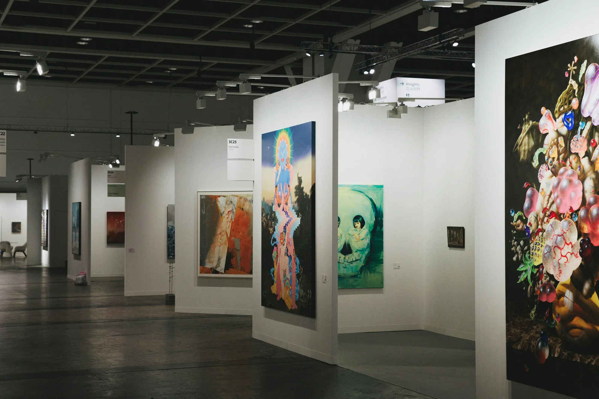 Galerie d'exposition avec œuvres contemporaines, Art Basel