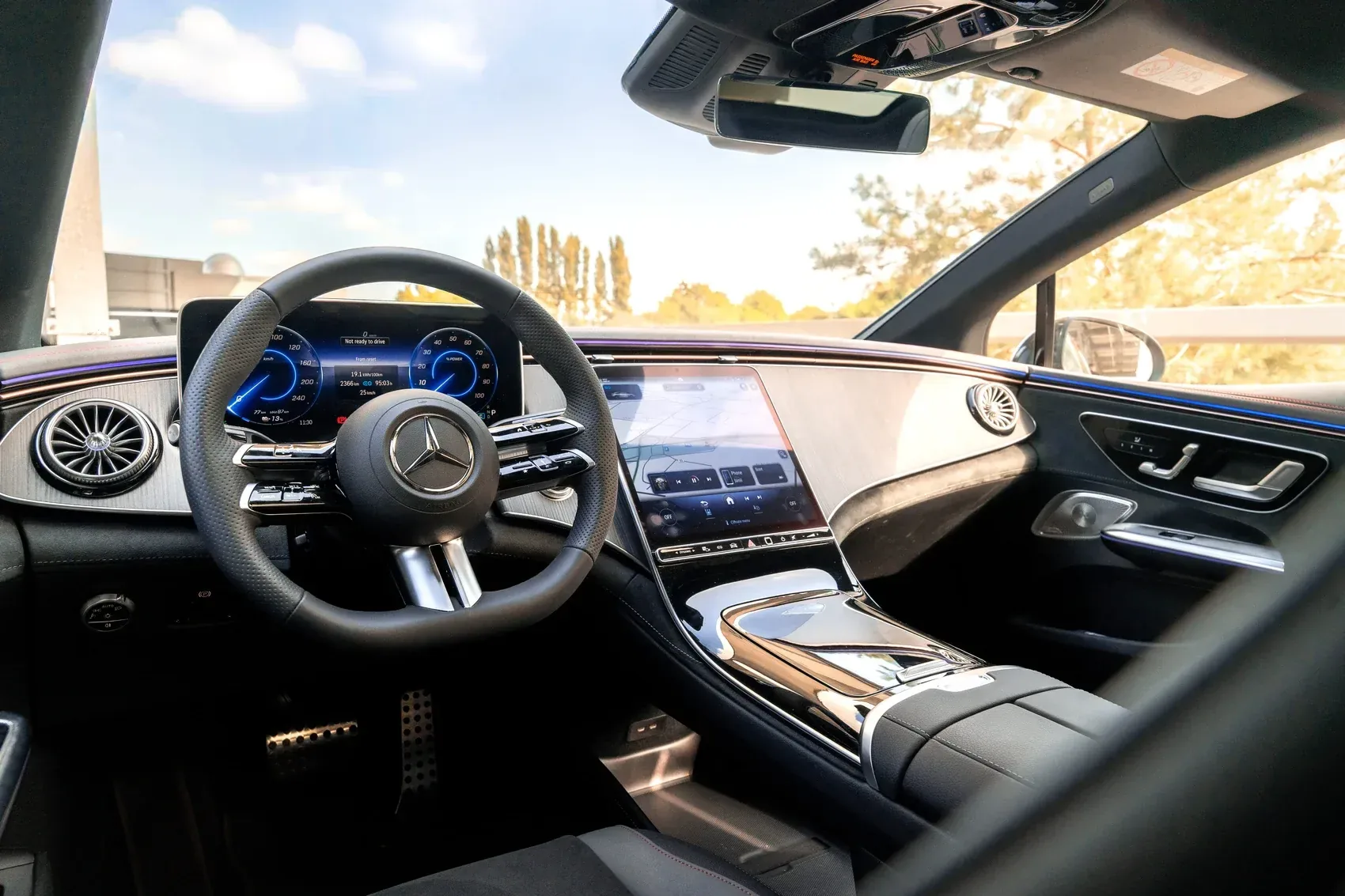 Dashboard, steering wheel and navigation screen
