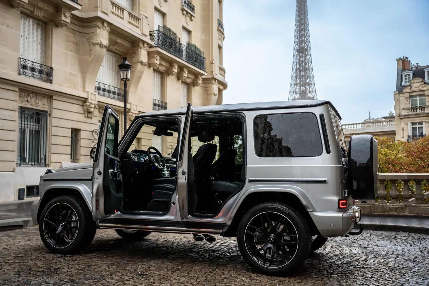 Mercedes-Benz G63 AMG, vue de profil, portières ouvertes