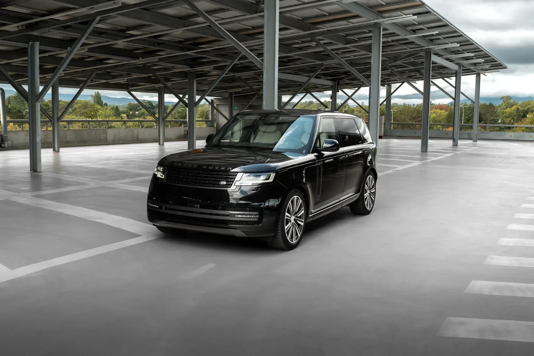 Range Rover Autobiography LWB D350, front three-quarter view