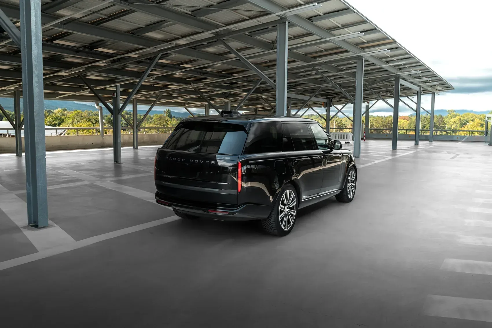 Range Rover Autobiography LWB D350, rear three-quarter view