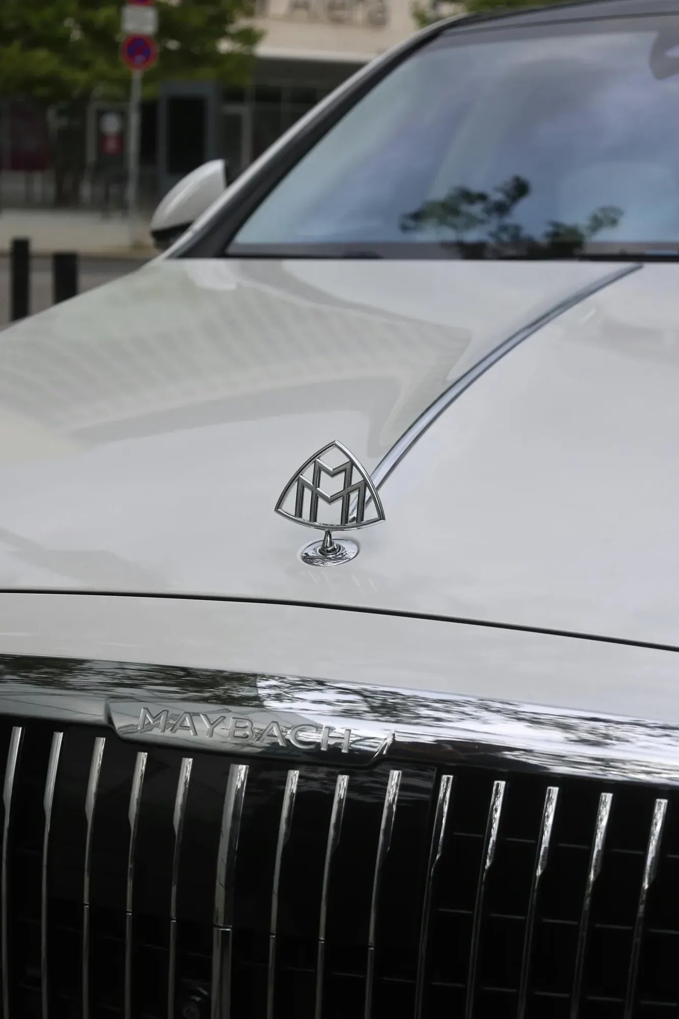 Voiture des mariés Mercedes-Maybach apprêtée avant le départ, Noctis Concierge